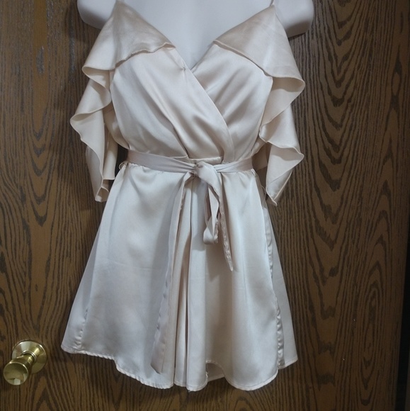 Kimchi Blue Dresses & Skirts - Silky light pink dress